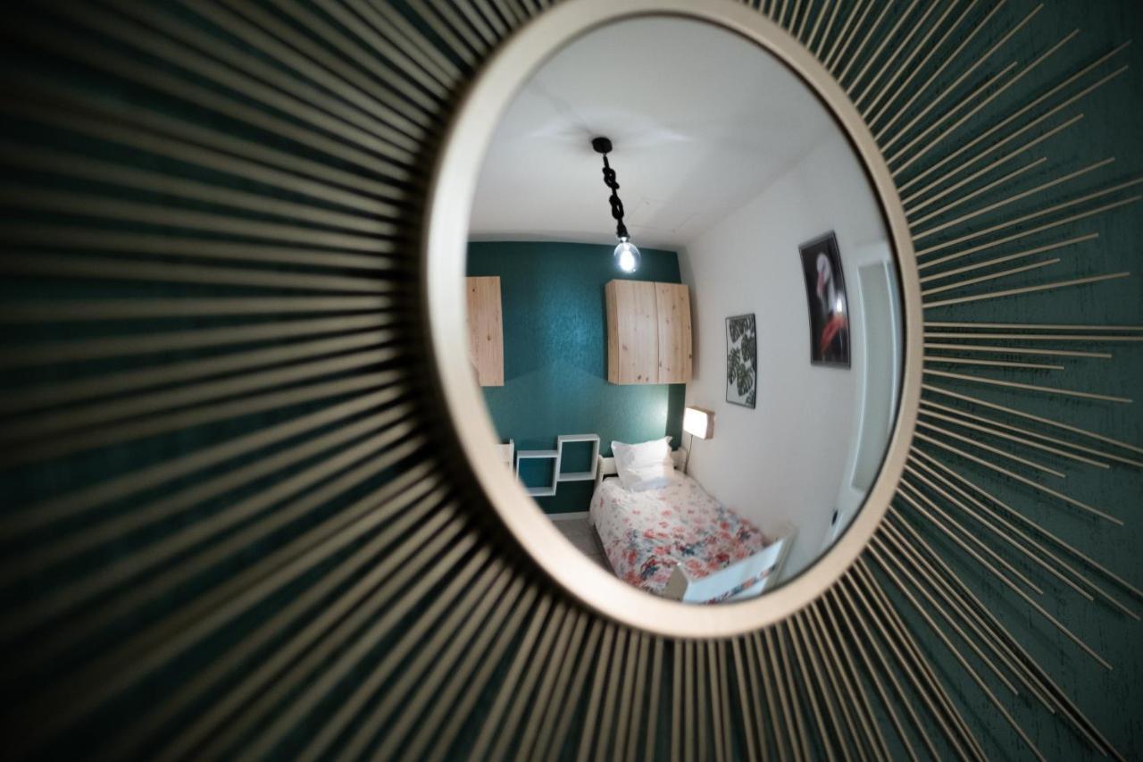 Colorpop - Netflix Wifi Tout Equipe - Appart Pezenas Centre Kültér fotó